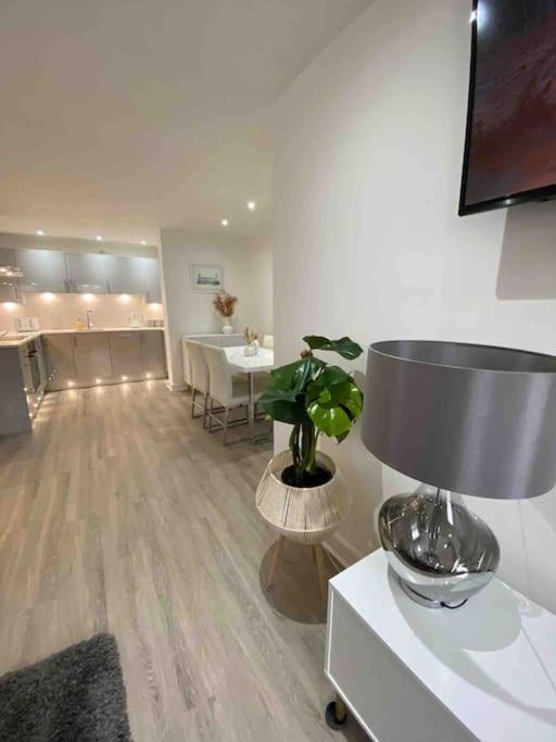 Luxury Town Centre Apartment Walking Distance To Rsc Theatre Stratford-upon-Avon Exterior photo