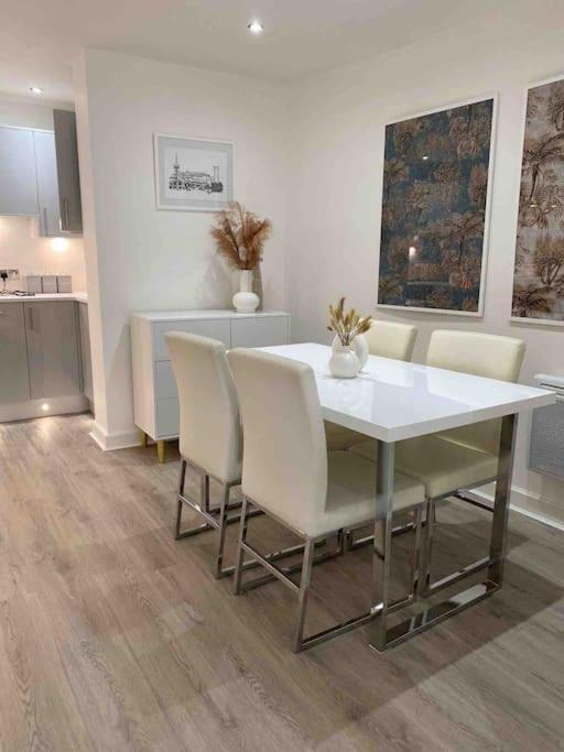 Luxury Town Centre Apartment Walking Distance To Rsc Theatre Stratford-upon-Avon Exterior photo