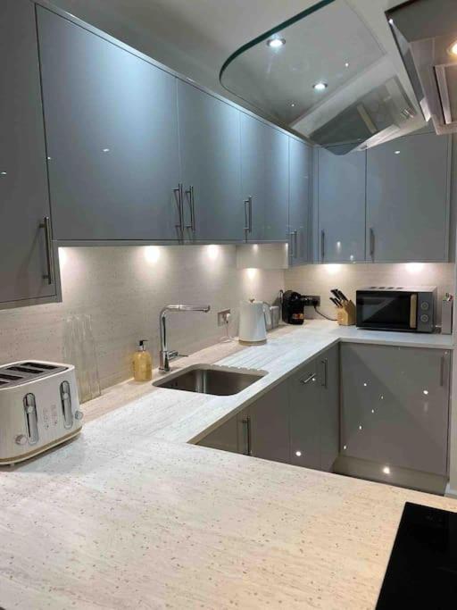 Luxury Town Centre Apartment Walking Distance To Rsc Theatre Stratford-upon-Avon Exterior photo