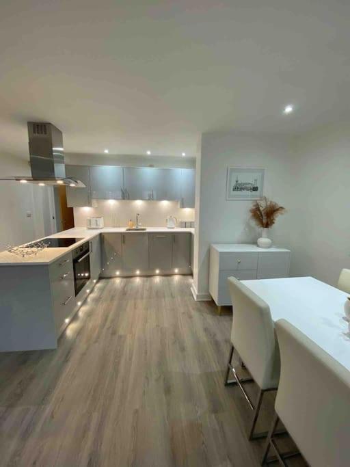 Luxury Town Centre Apartment Walking Distance To Rsc Theatre Stratford-upon-Avon Exterior photo