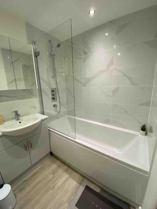 Luxury Town Centre Apartment Walking Distance To Rsc Theatre Stratford-upon-Avon Exterior photo