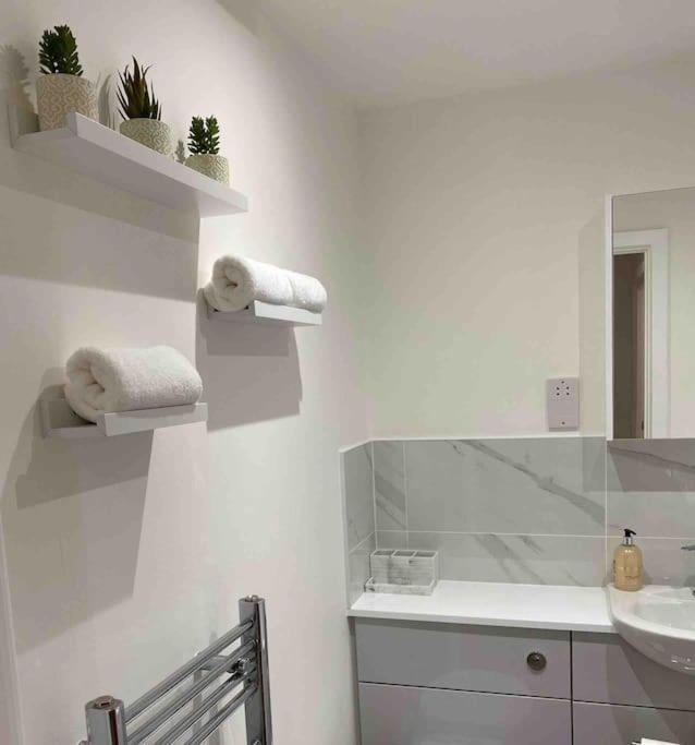 Luxury Town Centre Apartment Walking Distance To Rsc Theatre Stratford-upon-Avon Exterior photo